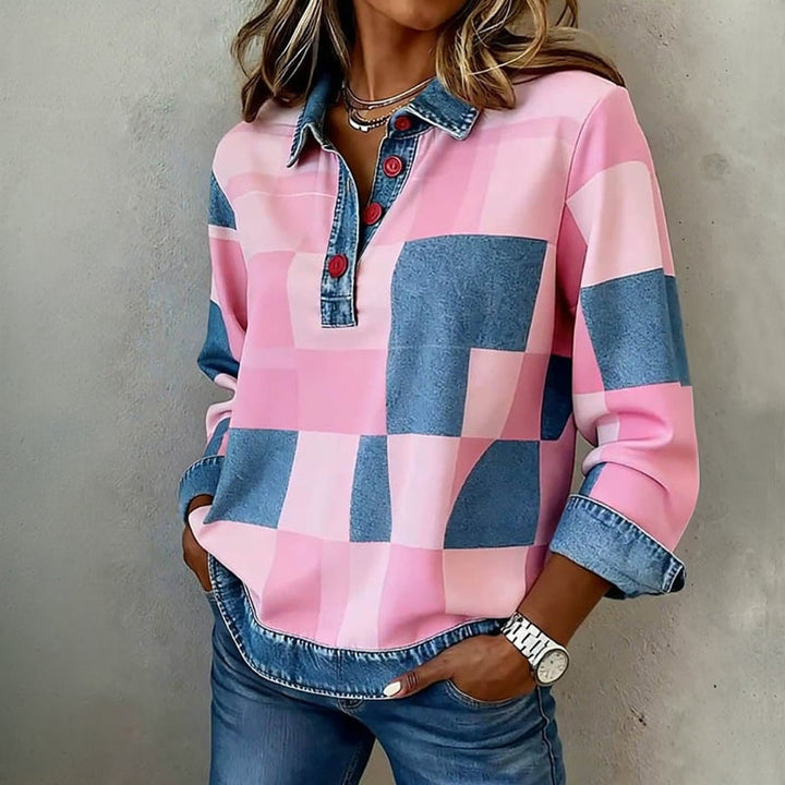 Effortless women's checkered pullover polo top. Long sleeve, cozy sweatshirt perfect for casual autumn fashion.