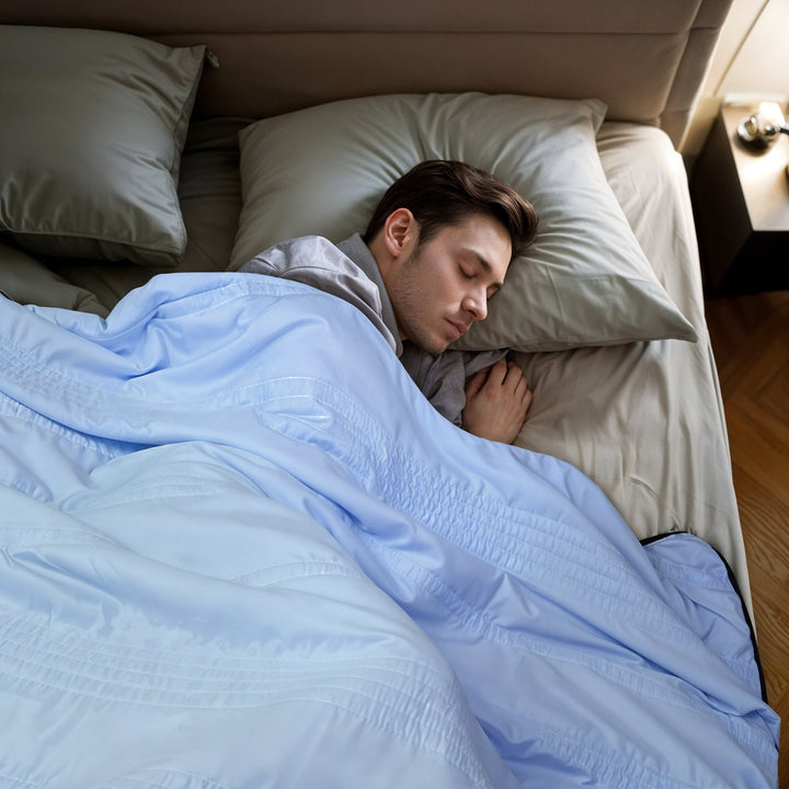 Summer cooling blanket for hot sleepers, offering breathable comfort and a calm night.