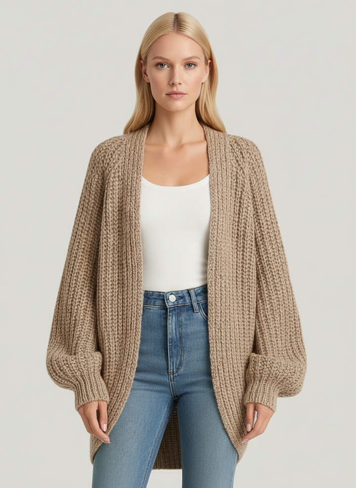 Women's oversized cardigan in a relaxed fit, perfect for cozy autumn & winter layering. Chic & comfortable.