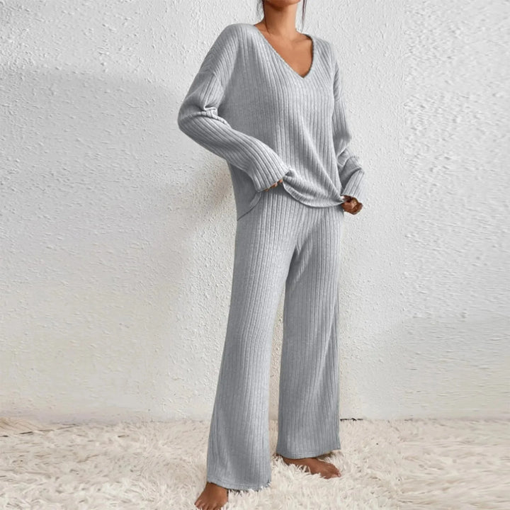 Practical women's cozy set, featuring a comfortable pullover sweater and elastic-waist lounge pants.