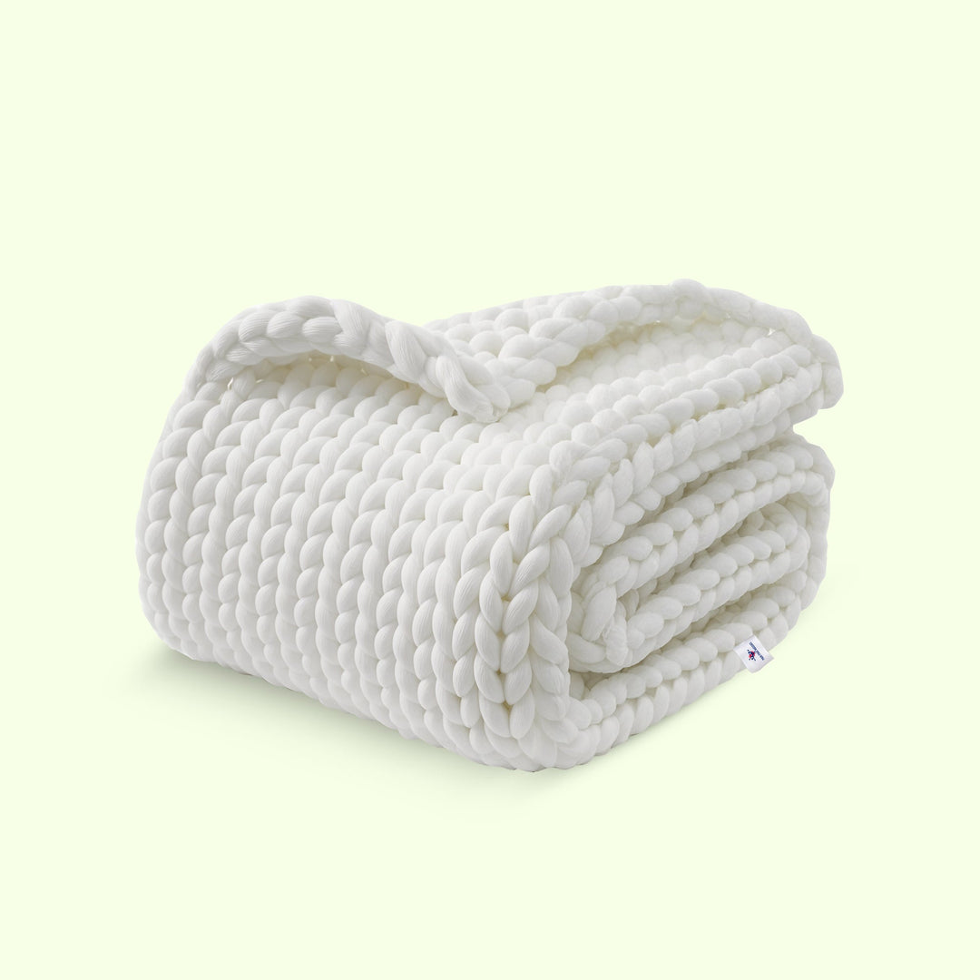 Premium handwoven chunky knit throw blanket, ultra-soft and cozy, ideal for bedroom or living room warmth.