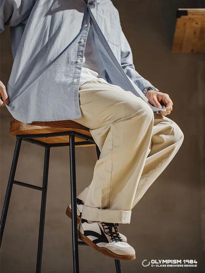 Active men's orthopedic sneakers, cushioned for comfort with a classic retro aesthetic.