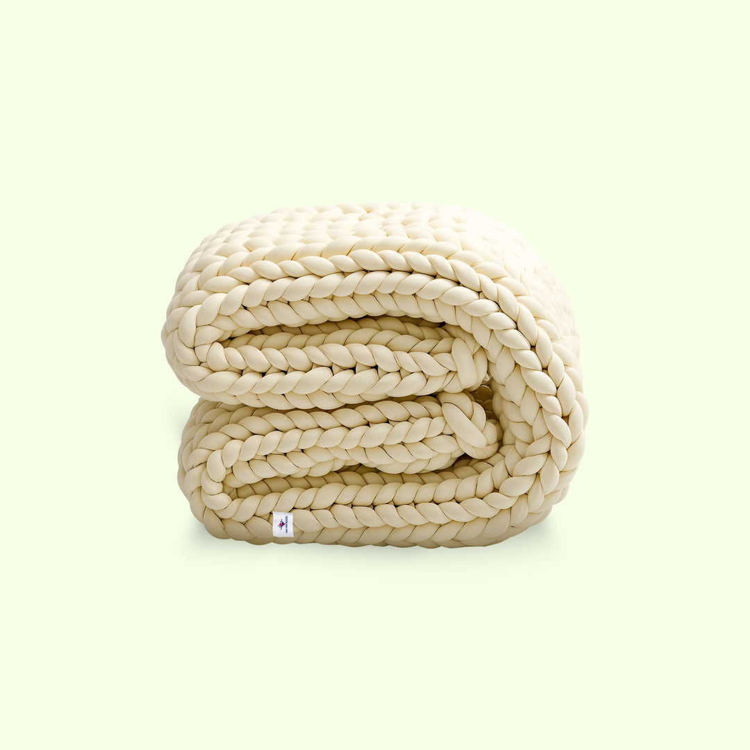 Luxurious chunky knit throw blanket, handwoven for ultimate softness and warmth in living room/bedroom.