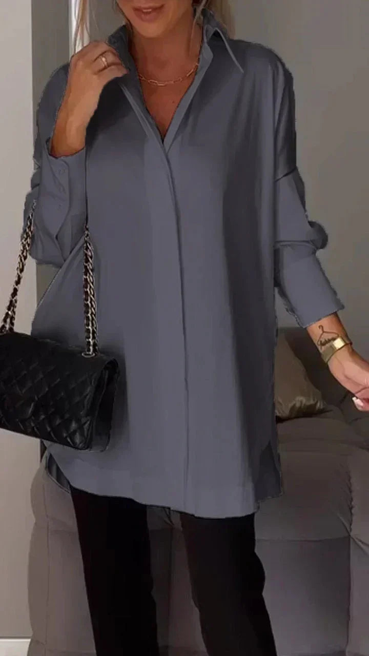 Fashionable women's oversize blouse, chic loose fit top. Ideal for a modern, elegant look.