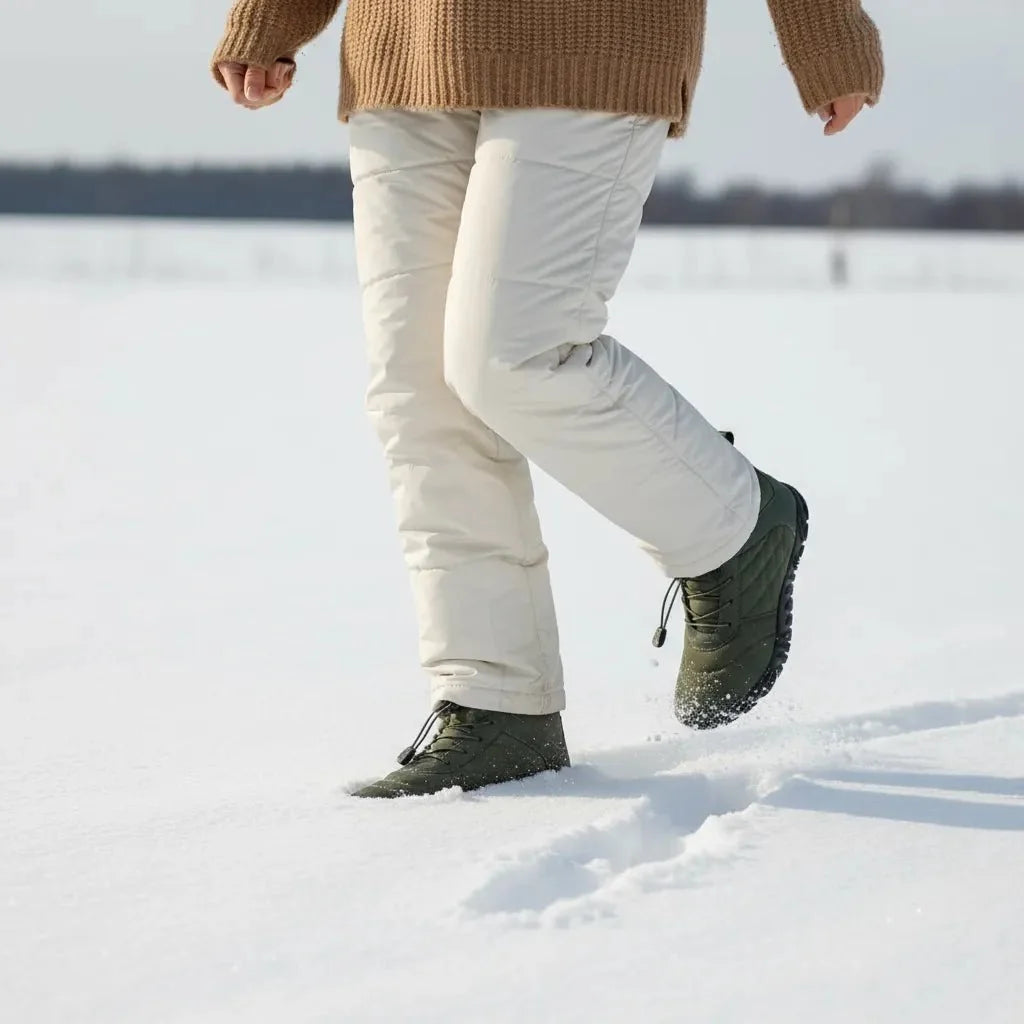 Ultra-warm unisex winter snow boots, providing comfort & protection in cold weather.