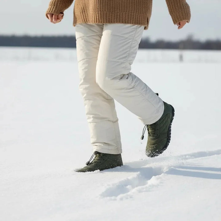 Ultra-warm unisex winter snow boots, providing comfort & protection in cold weather.
