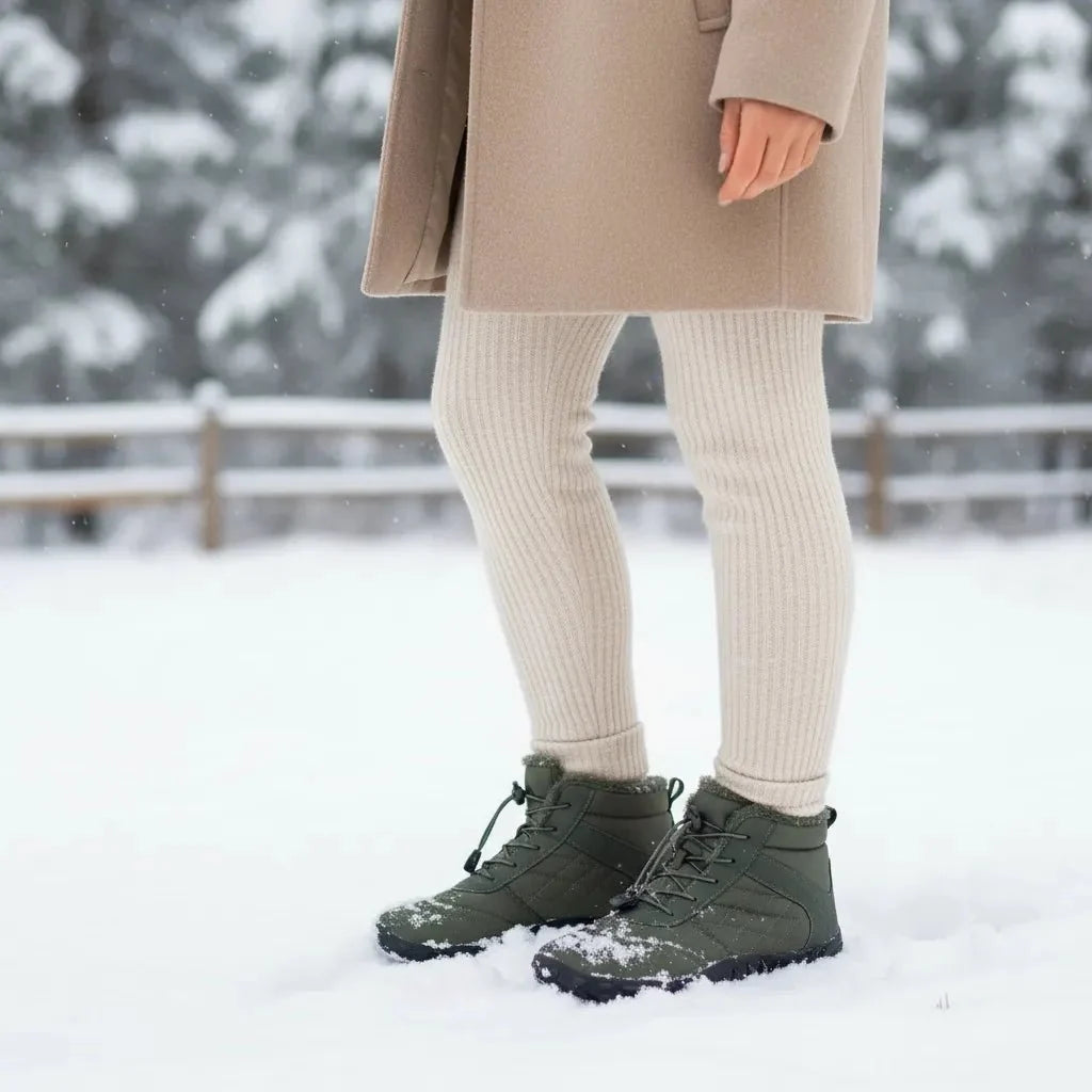 Comfortable unisex warm snow boots, ideal for cold weather and outdoor adventures.