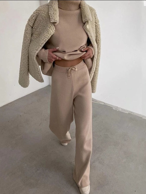 Comfortable women's loungewear pants, part of a cozy two-piece set for relaxation.