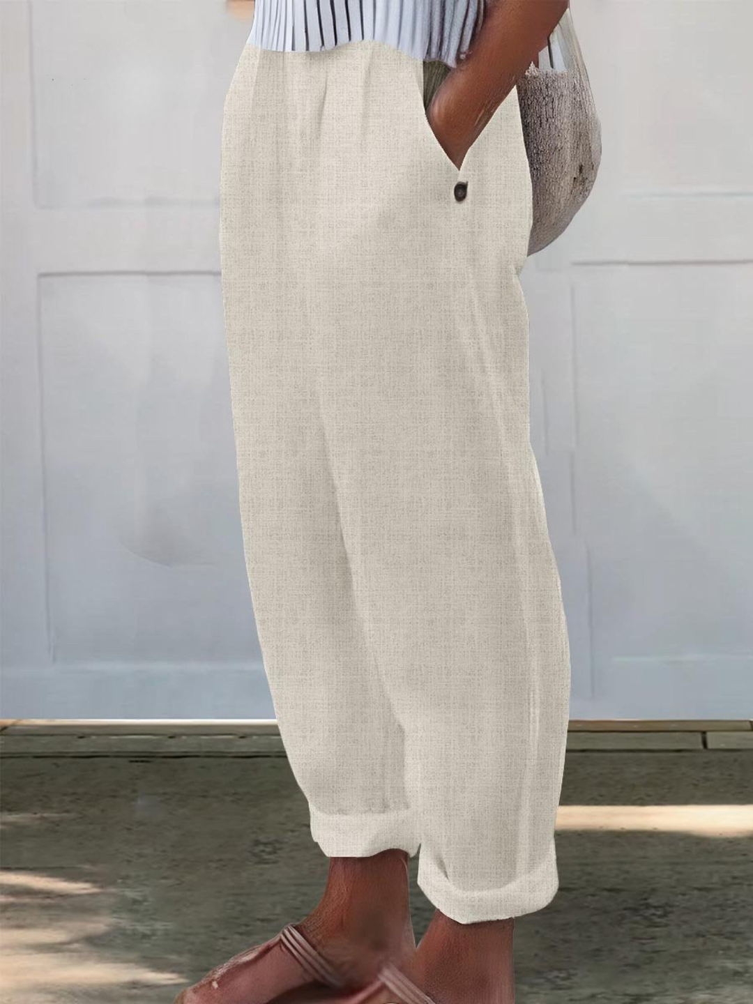 Chic women's wide leg trousers, loose fit for effortless spring/summer fashion.