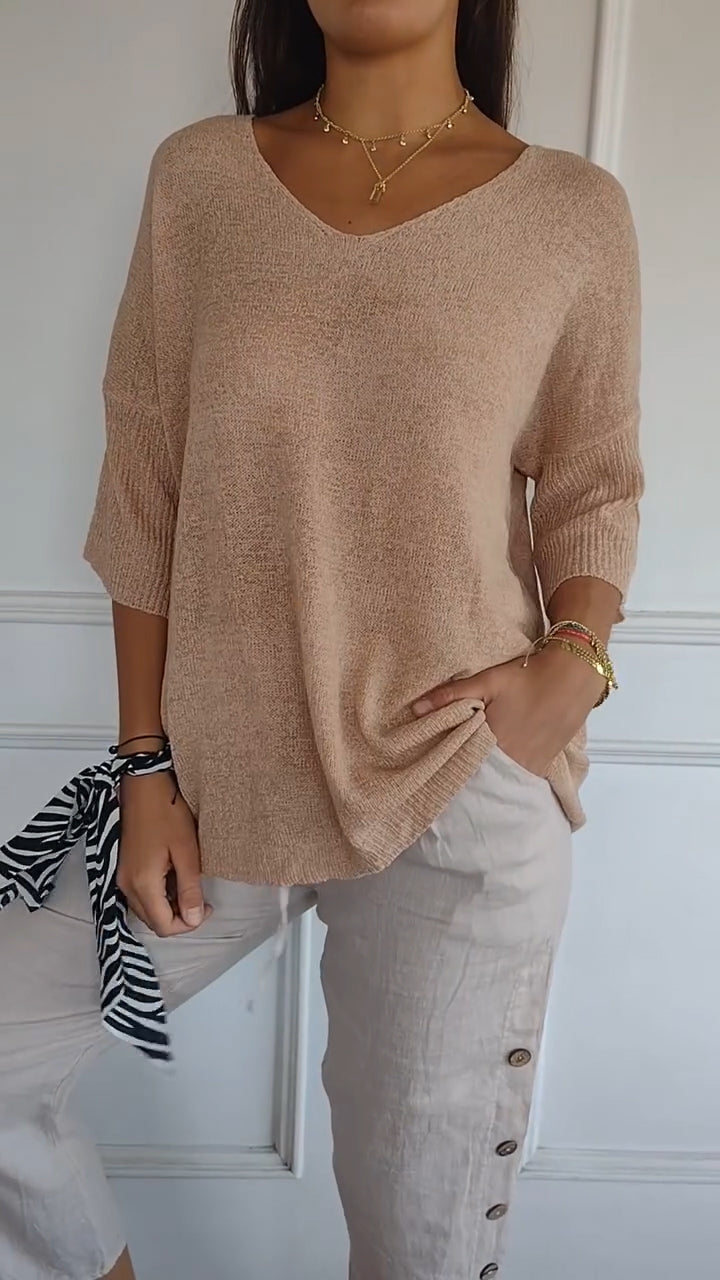 Stylish women's V-neck knit top in a relaxed fit. Ideal for effortless everyday fashion & comfort.