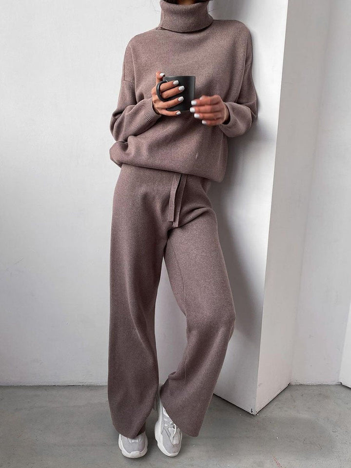 Soft knit women's loungewear set, comfortable two-piece for casual and relaxation wear.