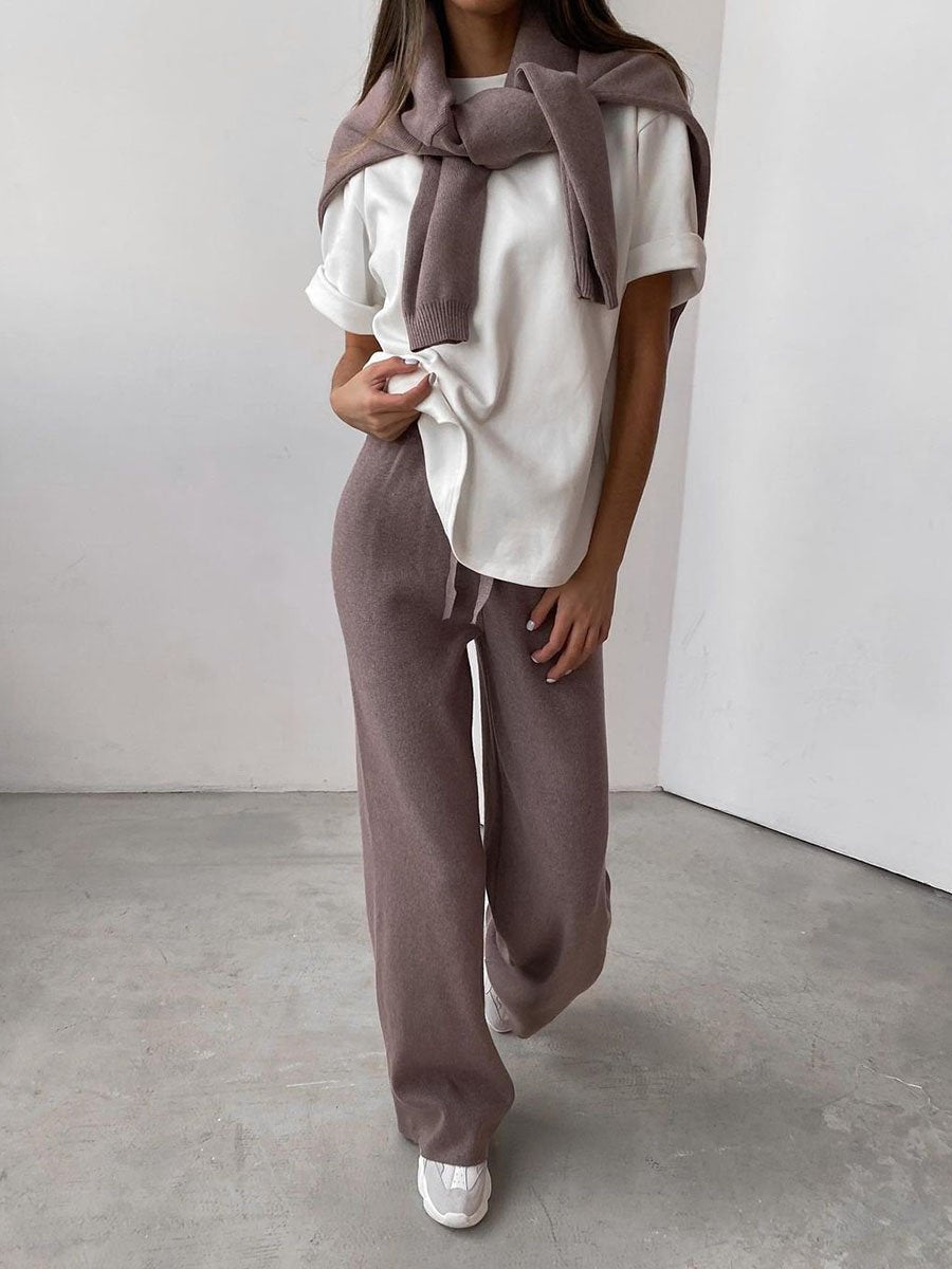 Women's cozy loungewear set, stylish two-piece for ultimate comfort & relaxation.