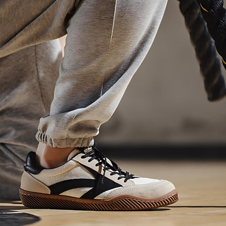 Comfortable retro men's orthopedic sneakers, stylish and supportive for everyday activities.