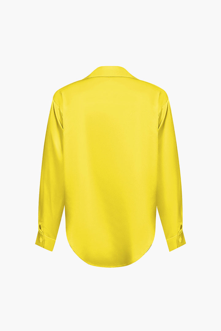 Everyday elegant women's long-sleeve button-down shirt, easy to style.