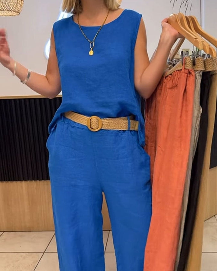 Effortless women's 2-piece set: sleeveless top & wide leg trousers. Your go-to comfortable summer fashion outfit.
