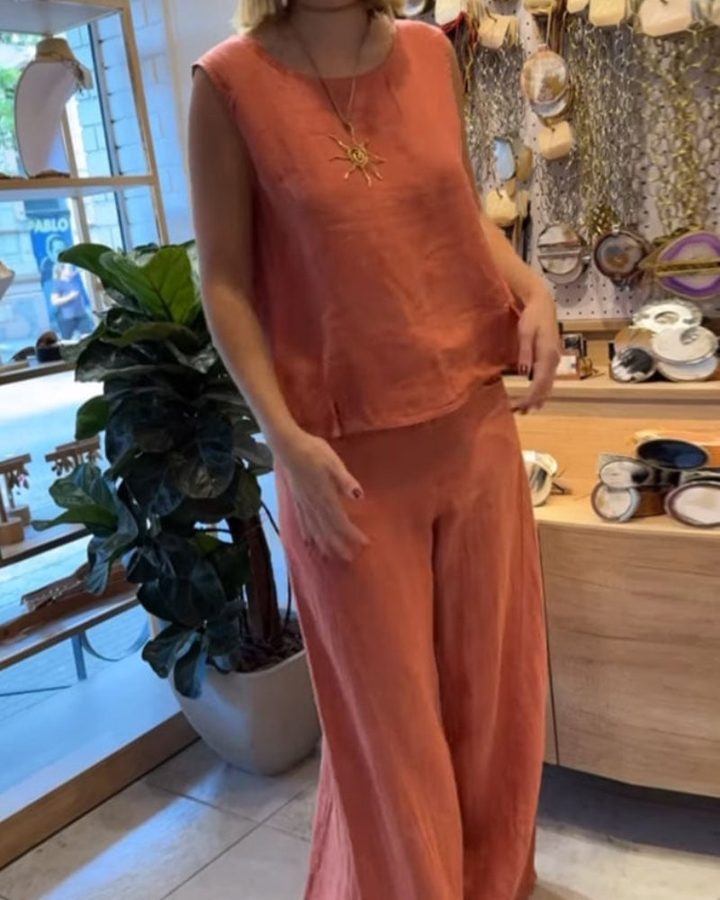 Comfortable women's 2-piece co-ord set with relaxed fit sleeveless top & wide leg trousers for vacation.