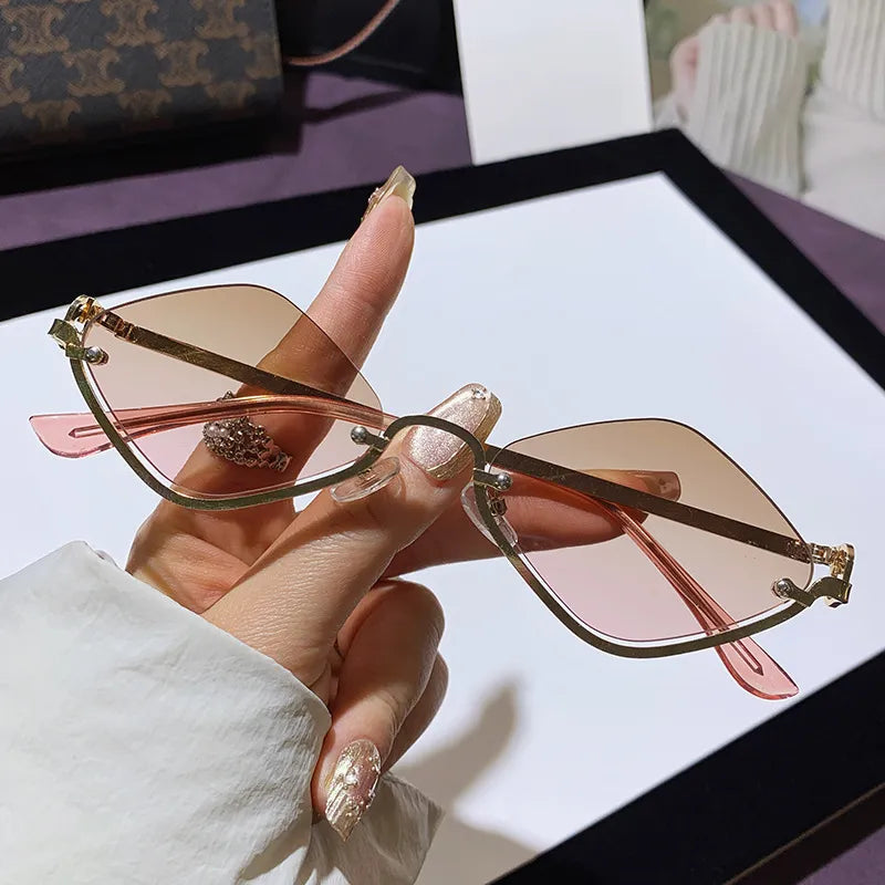 UV400 cat-eye sunglasses for women, featuring tinted lenses for superior eye protection and stylish comfort.