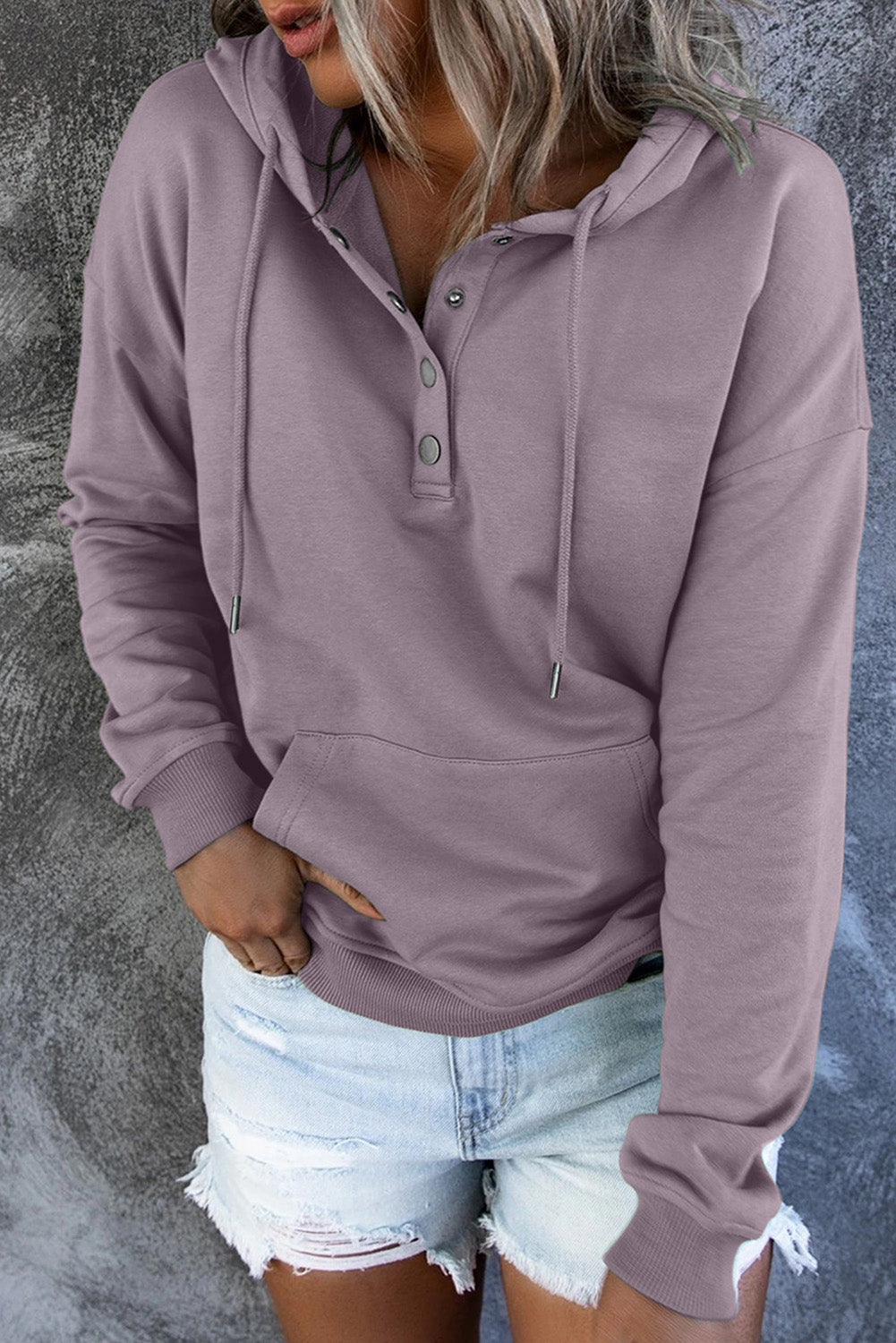Fashionable women's everyday sweater with hood, designed for comfort and warmth.