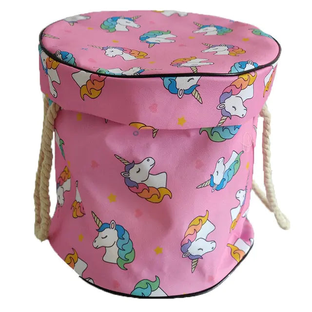 Clever folding mat & toy organizer for easy playroom tidying, suitable for babies and kids.