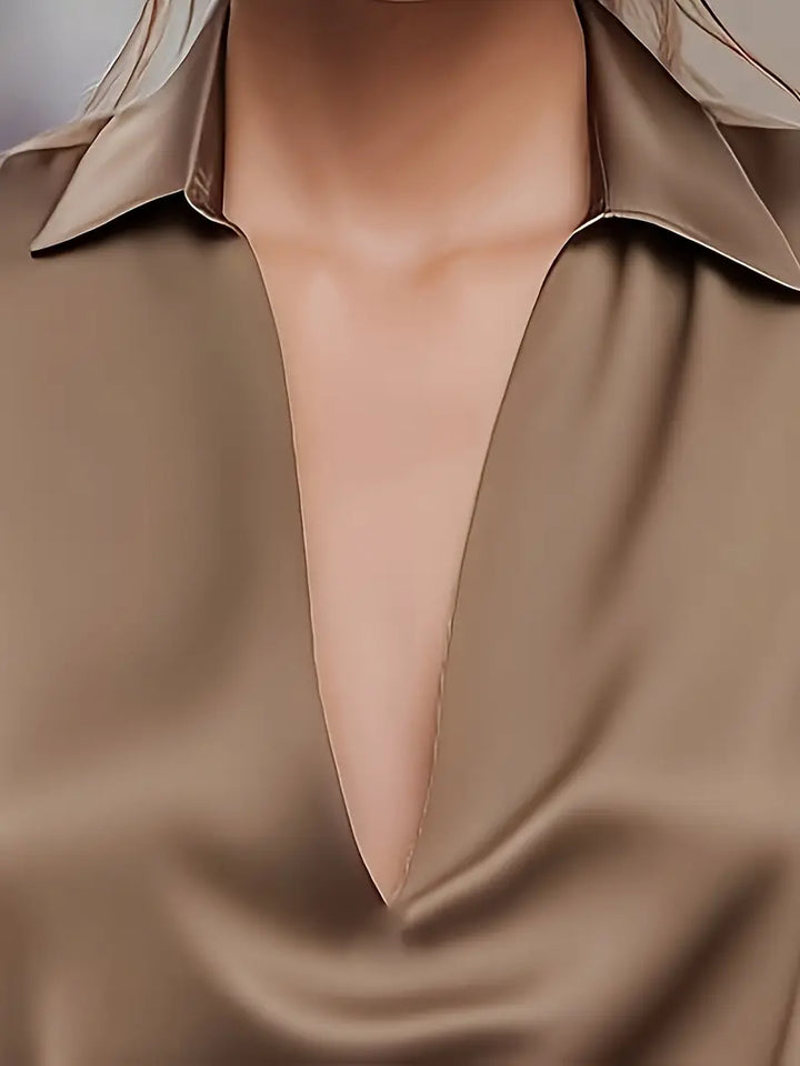 Women's V-neck blouse, long sleeve, premium and versatile for sophisticated fashion.