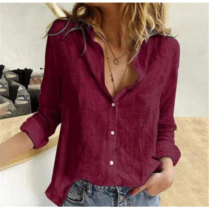 Women's long sleeve casual top in a flattering fit. Comfortable everyday wear for chic style.