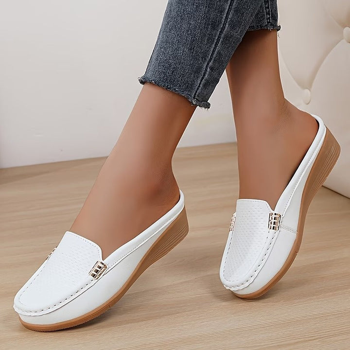 Casual women's slip-on wedge loafers, perfect for effortless comfort and daily fashion.