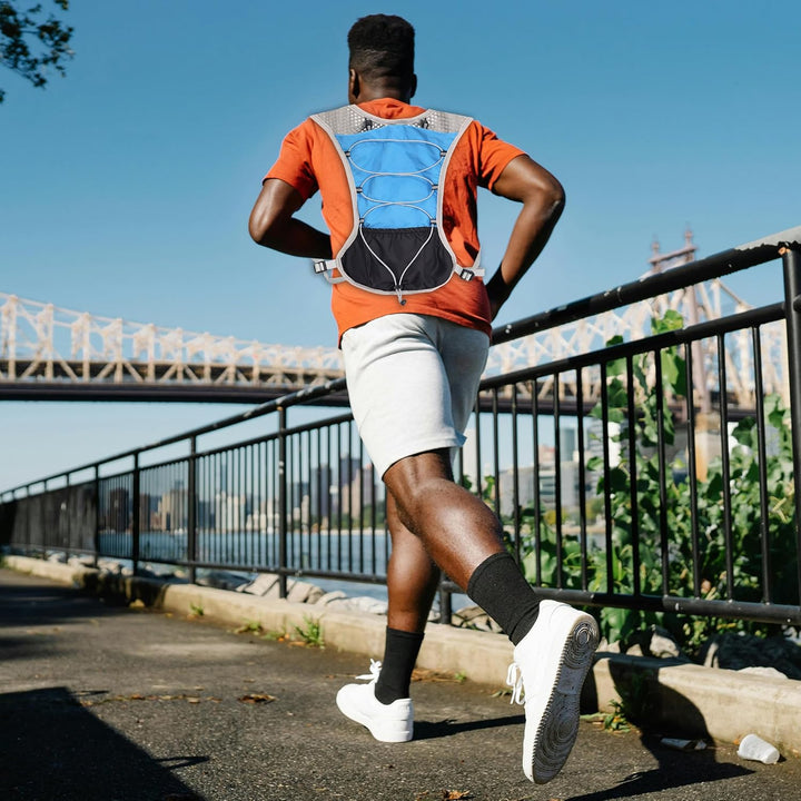 Ultra-light running vest for active lifestyles, with integrated 2L water bladder.