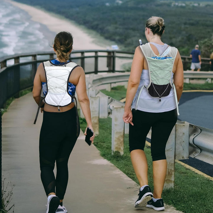 Unisex running vest, ultra-light, with easy-access 2L hydration bladder.