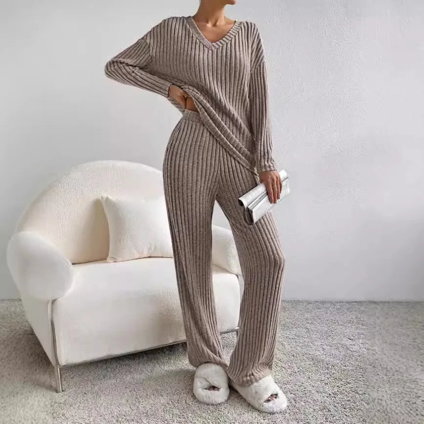 Women's casual two-piece set, featuring a plush sweater and comfortable, versatile lounge pants.