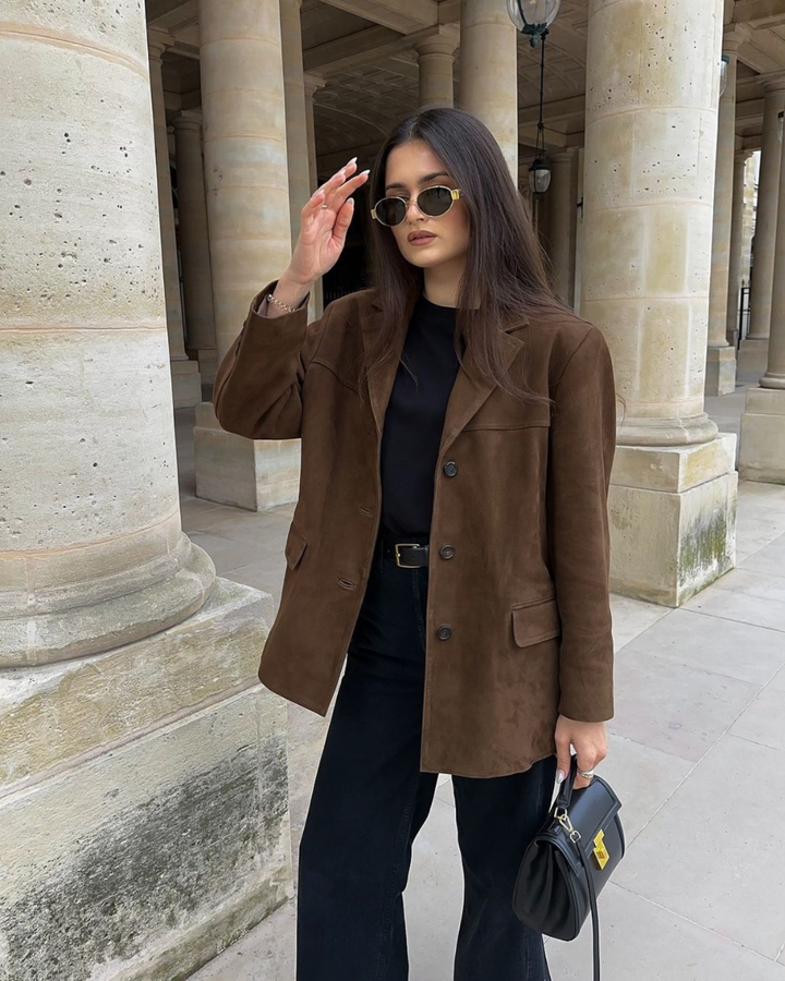 Chic women's brown blazer, the Banbury offers a relaxed fit for versatile layering & sophisticated style.