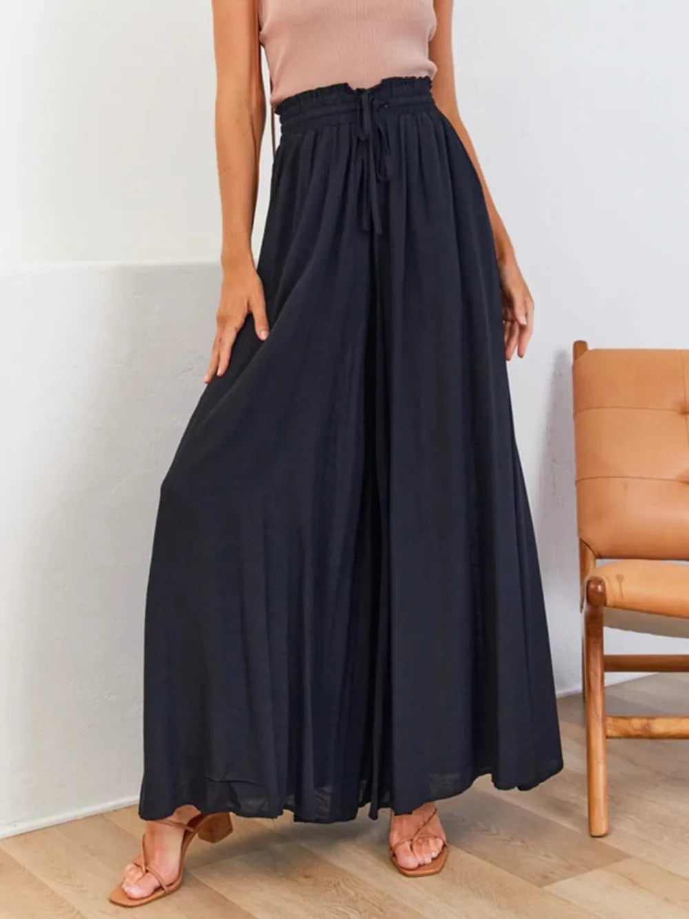 Modern women's high waist wide leg pants, offering a comfortable yet polished aesthetic.