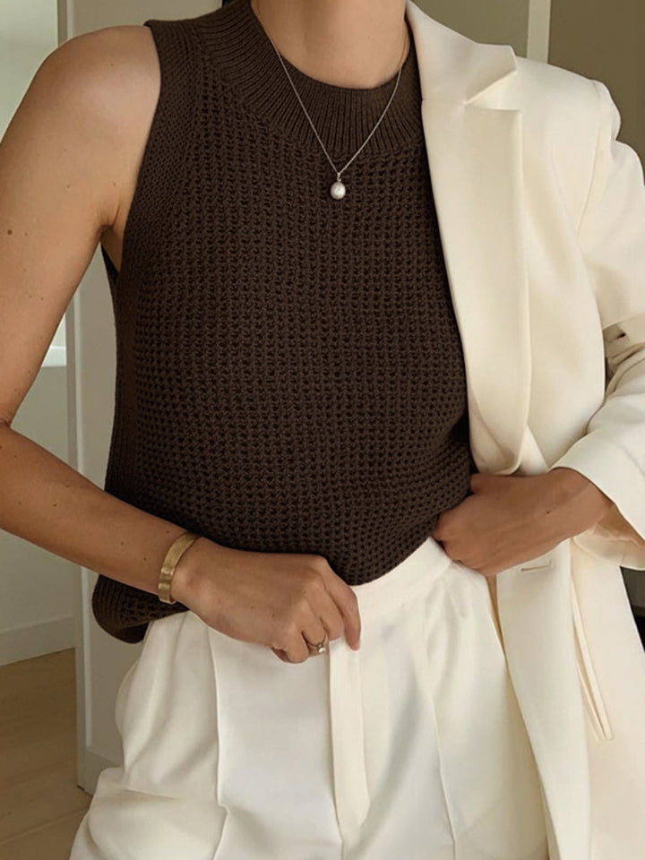 Women's chic cut-out sleeveless tank top, a trendy crew neck design for summer casual wear.