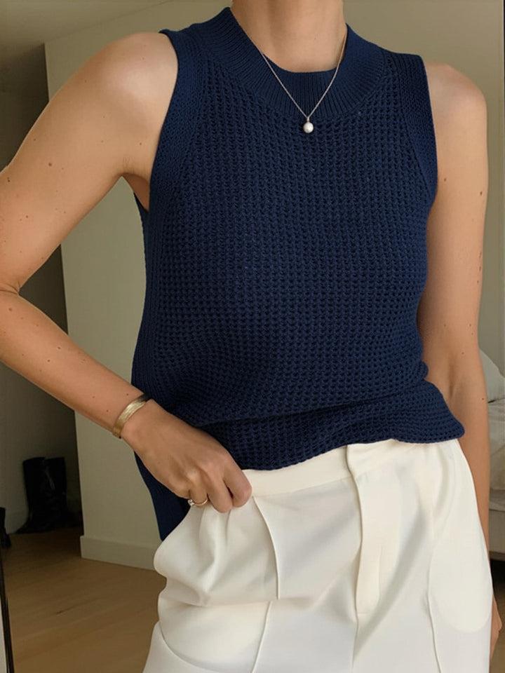 Comfortable women's cut-out tank top with a crew neck, sleeveless and chic for warm weather.