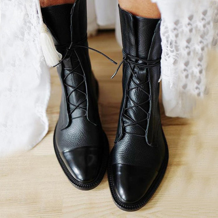 Stylish women's contoured ankle boots with a sleek design, perfect for an effortless and sophisticated look.