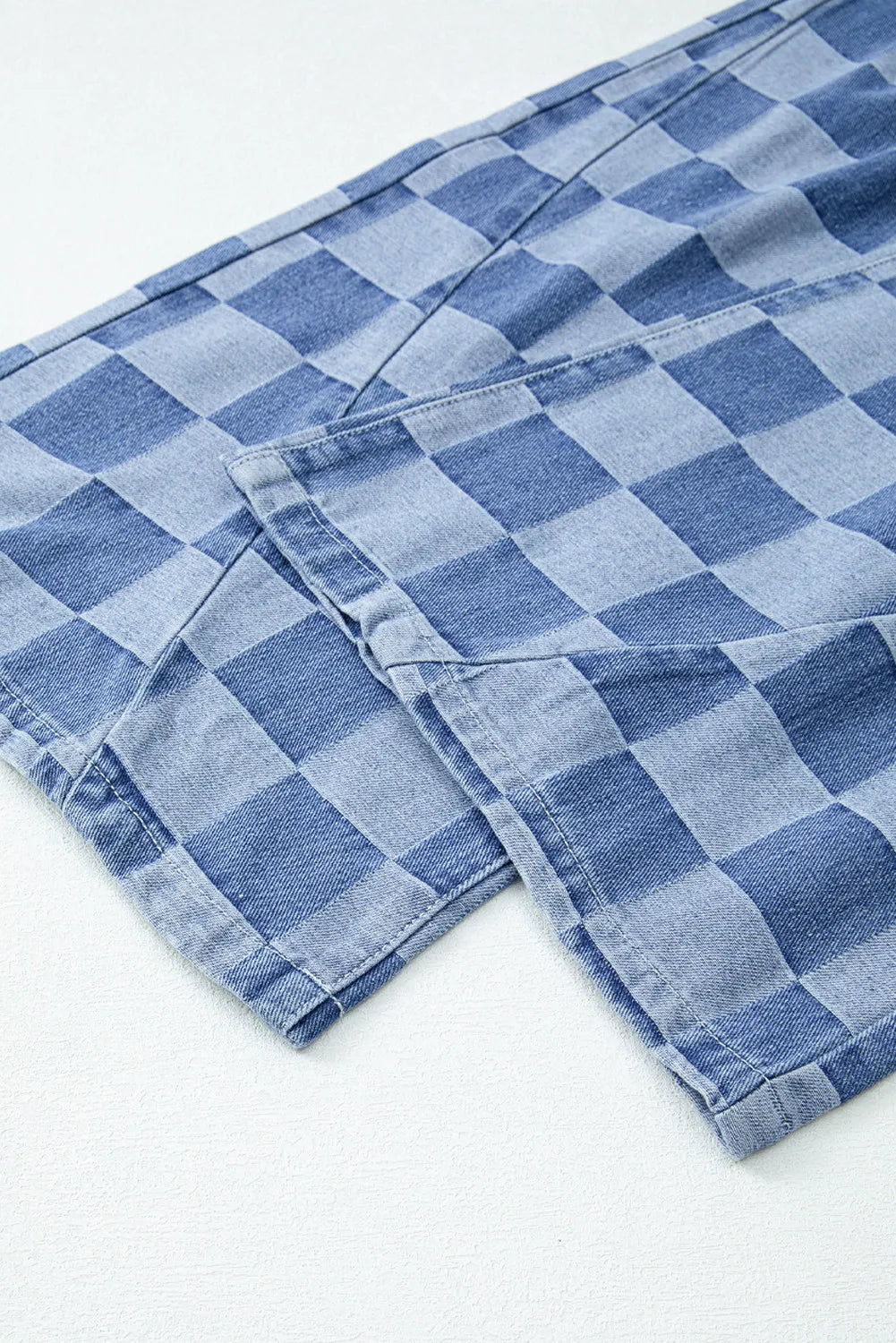 Versatile women's checkered wide-leg jeans, high-waist, relaxed fit, perfect for trendy casual outfits.