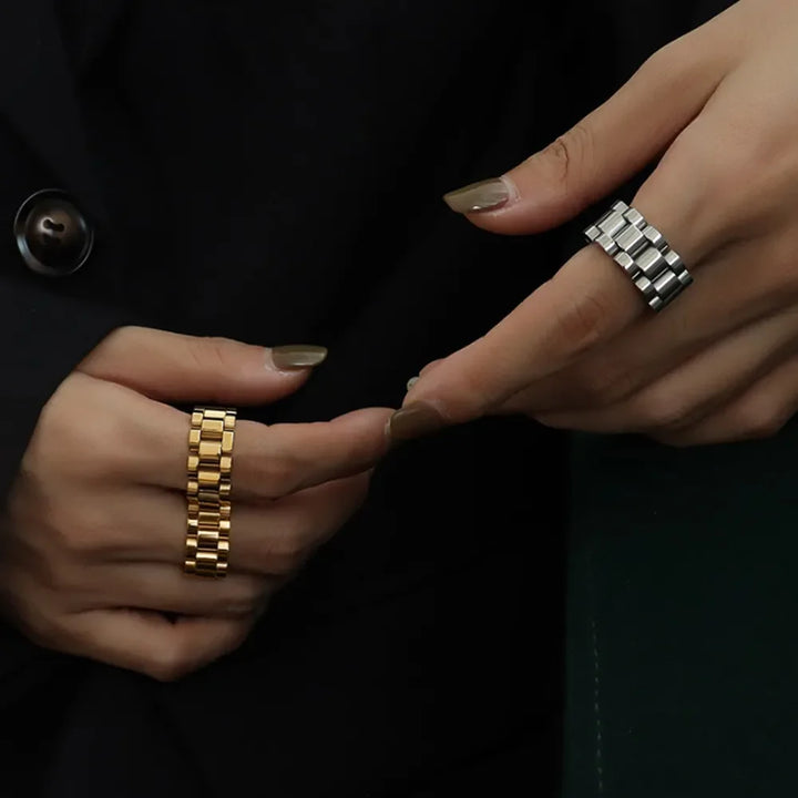 Close-up of a women's modern stacked link ring, featuring unique interconnected links, perfect as a chic statement.