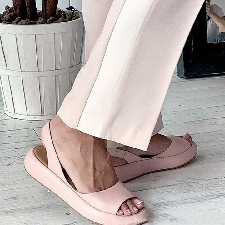 Versatile women's flat sandals with soft cushion sole and open toe for everyday comfort.