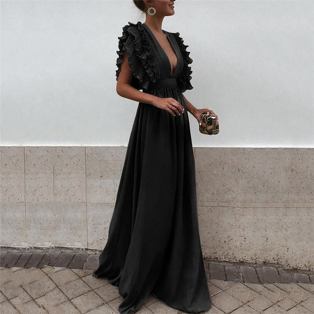 Elegant women's summer party dress in a flattering fit, perfect for special occasions. Effortless style for evening events.