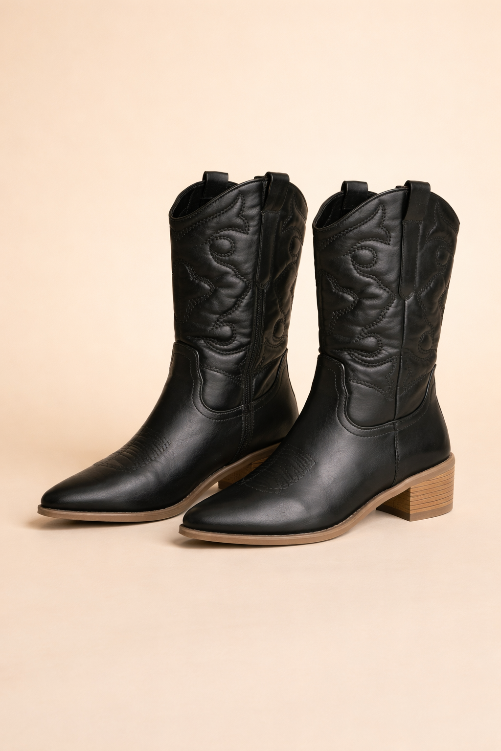 Comfortable women's retro Western cowboy boots, classic design for casual, stylish outfits.