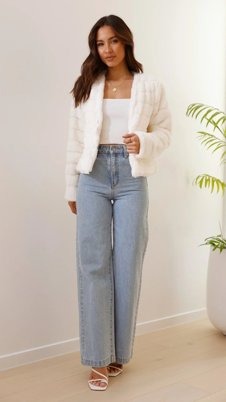 Chic women's cropped bomber jacket. A stylish zip-up outerwear essential for cozy fall and winter fashion.