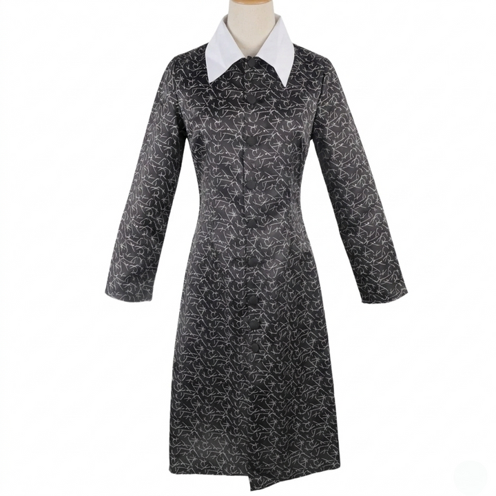 Women's long-sleeve Gothic Halloween dress with intricate lace & dramatic silhouette for cosplay & dark fantasy.