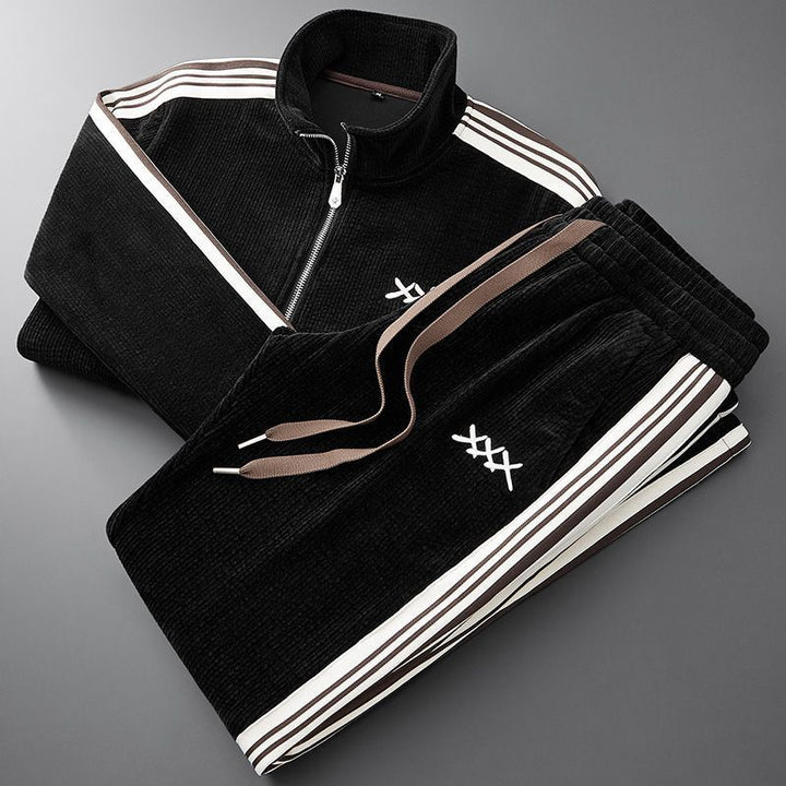 Warm unisex tracksuit for autumn/winter. Comfortable and stylish two-piece set, ideal for everyday casual wear.