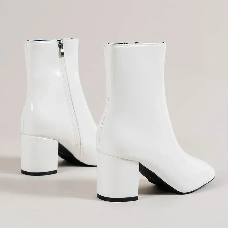 Versatile women's ankle boots, pointed toe design, and block heel, suitable for both casual and formal outfits.