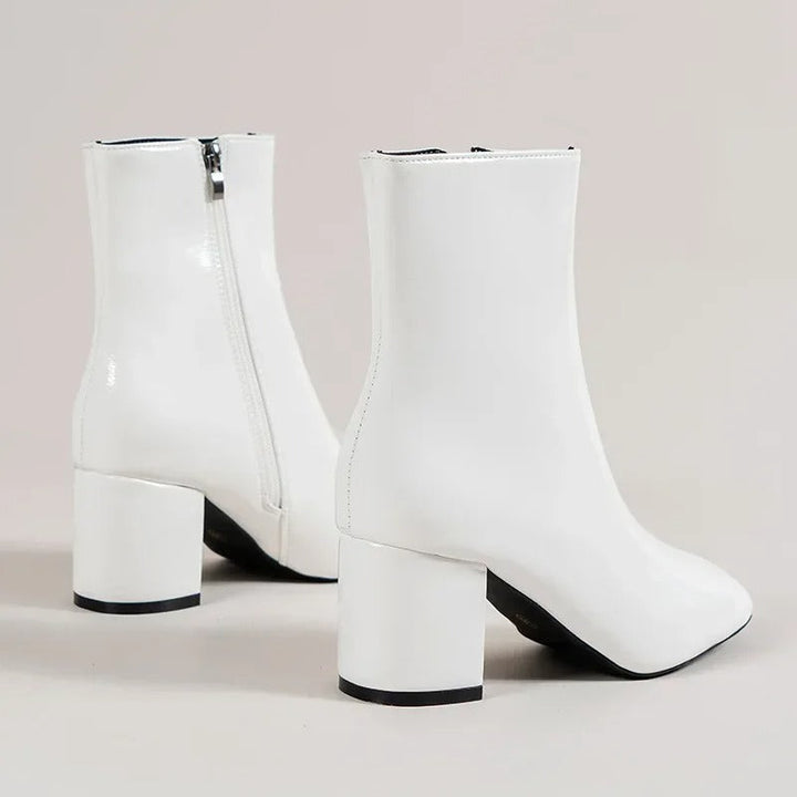Versatile women's ankle boots, pointed toe design, and block heel, suitable for both casual and formal outfits.