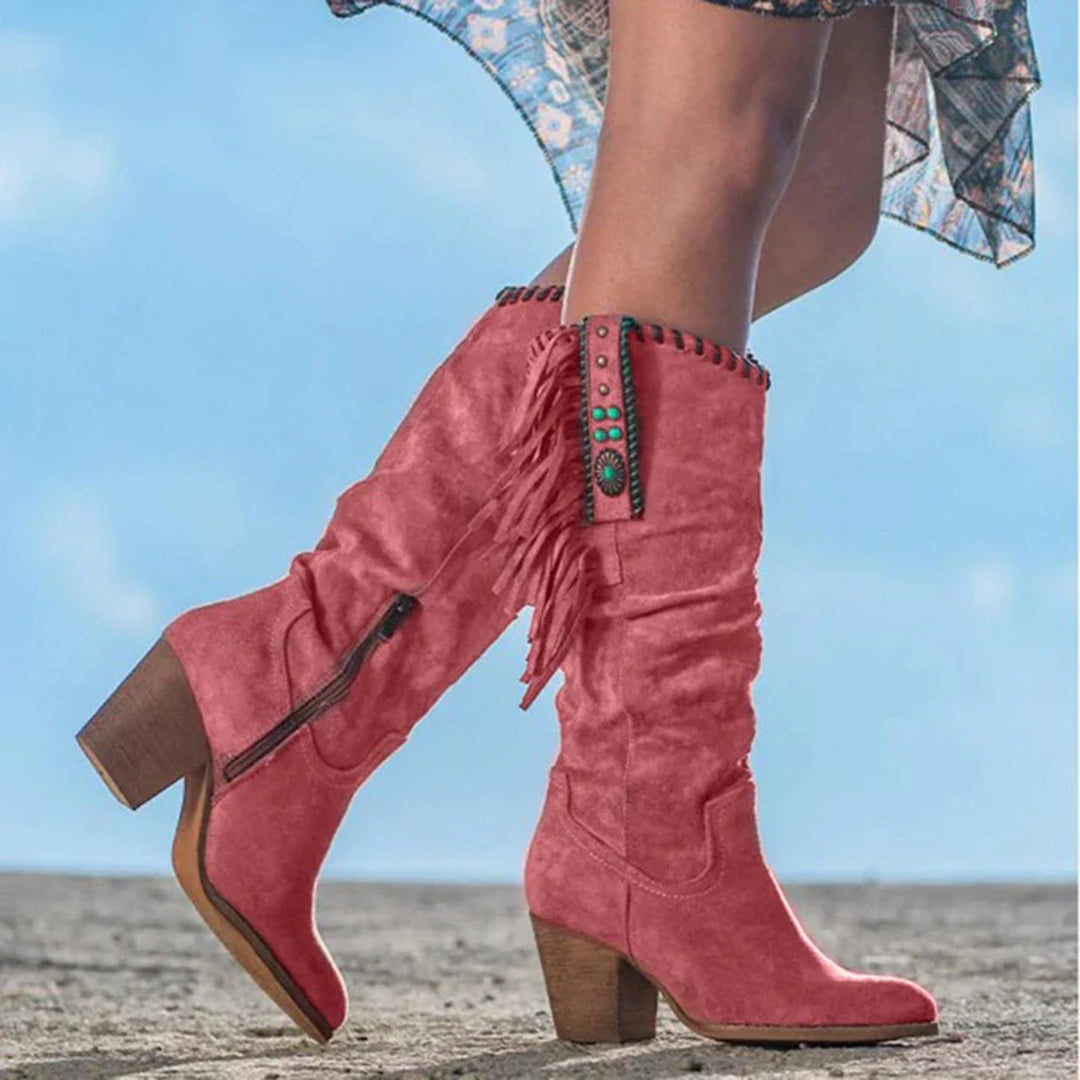 Fashionable women's Laura ankle boots, combining classic western style with modern comfort. Versatile and stylish footwear.