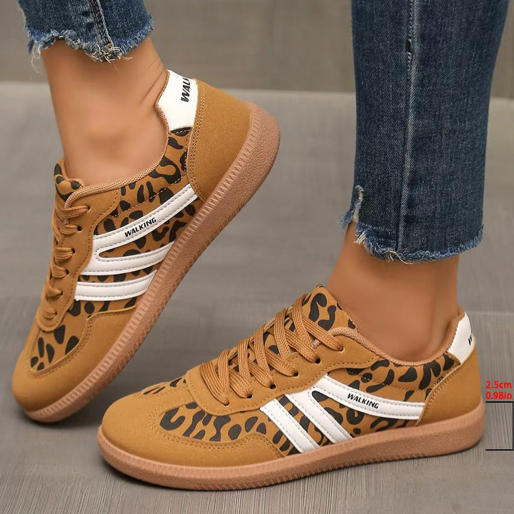Women's walking trainers with orthopedic wide fit and strong arch support.