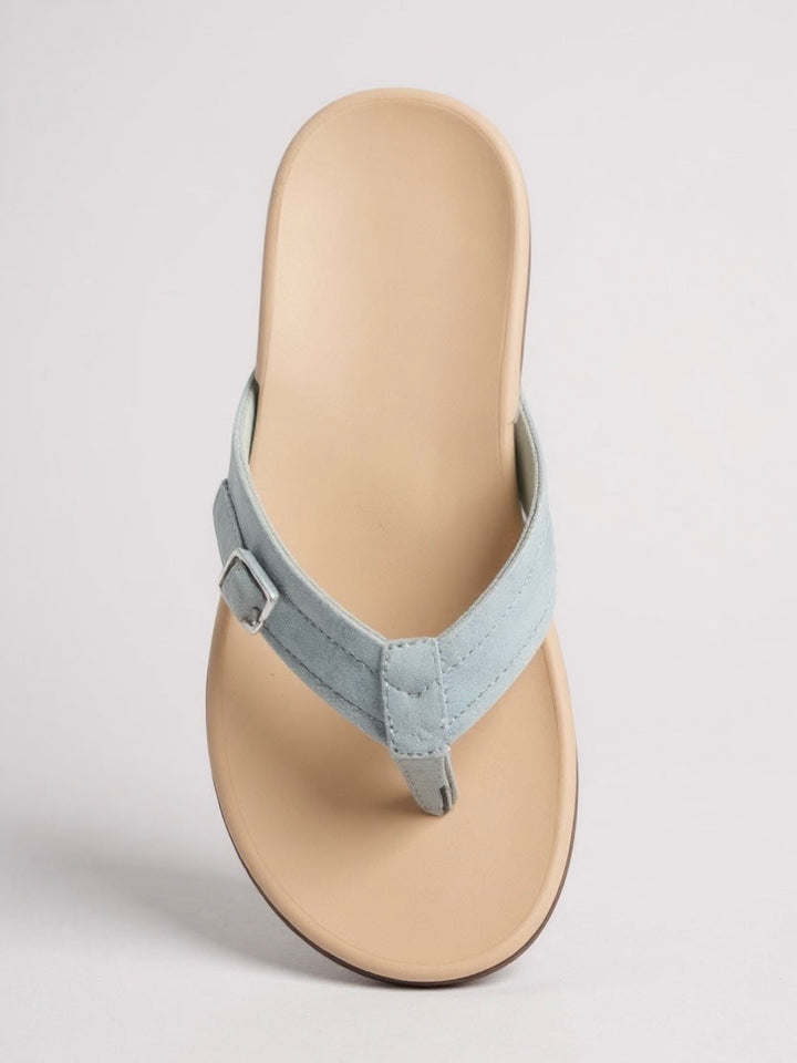 Women's comfortable cushioned thong sandals, ideal for everyday wear and summer activities.