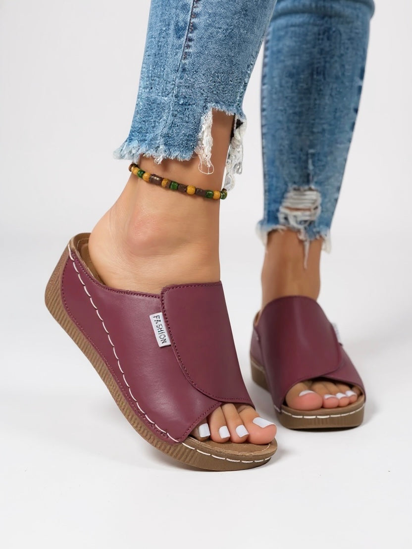 Effortless women's platform slides, styled for warm weather comfort & modern minimalist fashion.