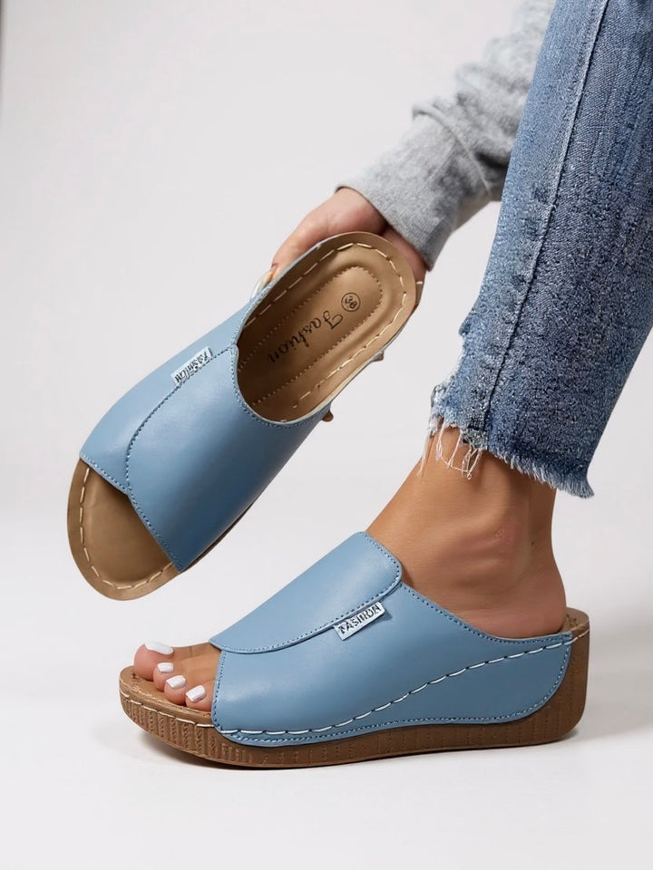 Black women's minimalist platform slide sandals, versatile casual summer shoes.