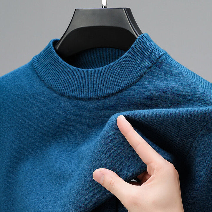 Men's long-sleeve knit sweater, ideal for autumn layering. Elegant comfort & tailored fit for winter fashion.